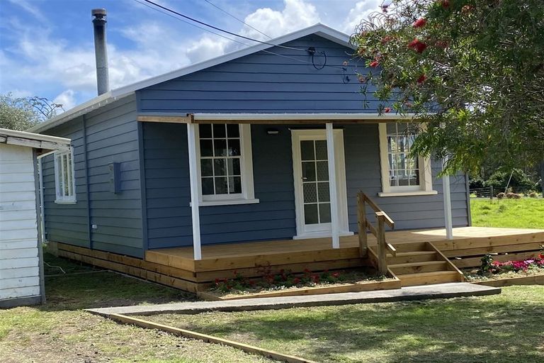 Photo of property in 554 Waitakere Road, Taupaki, Henderson, 0782