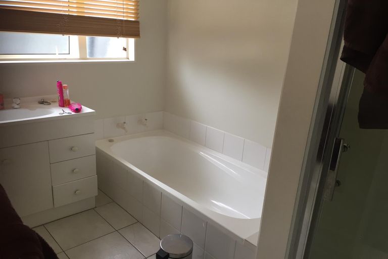 Photo of property in 36a Charlotte Street, Stanmore Bay, Whangaparaoa, 0932