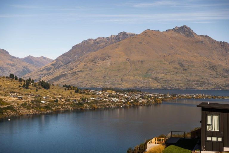 Photo of property in 8 Florence Close, Queenstown Hill, Queenstown, 9300