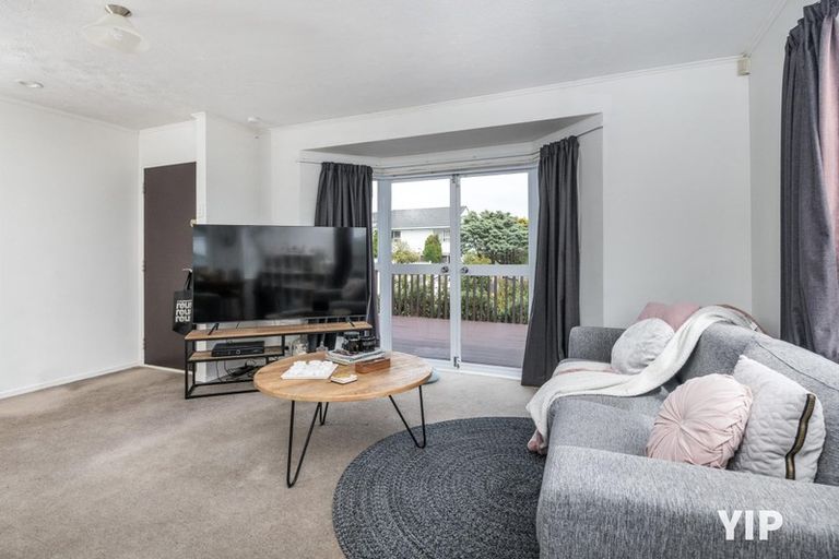 Photo of property in 74 Guadeloupe Crescent, Grenada Village, Wellington, 6037