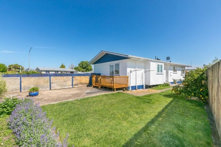 Photo of property in 2 Rhonda Avenue, Deanwell, Hamilton, 3206