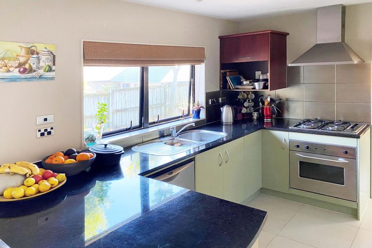 Photo of property in 10a Phoenicia Court, The Gardens, Auckland, 2105