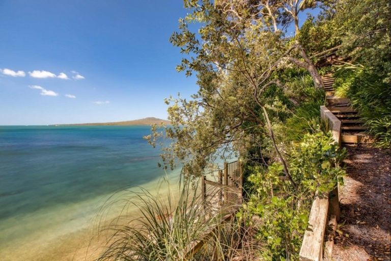 Photo of property in 16 Seacliffe Avenue, Belmont, Auckland, 0622