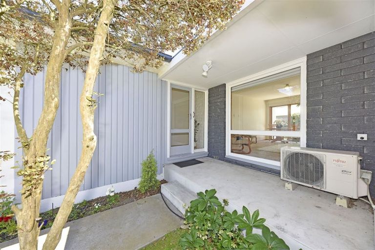 Photo of property in 2/11 Mcfaddens Road, St Albans, Christchurch, 8052