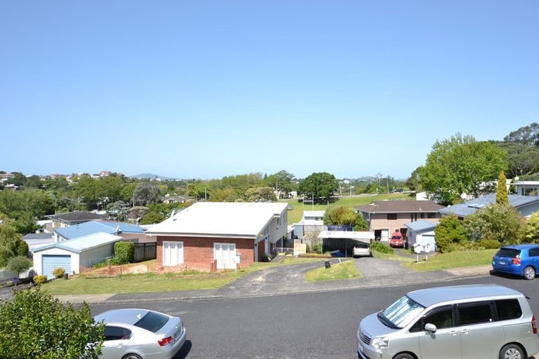 Photo of property in 16 Nutsey Avenue, Northcote, Auckland, 0627