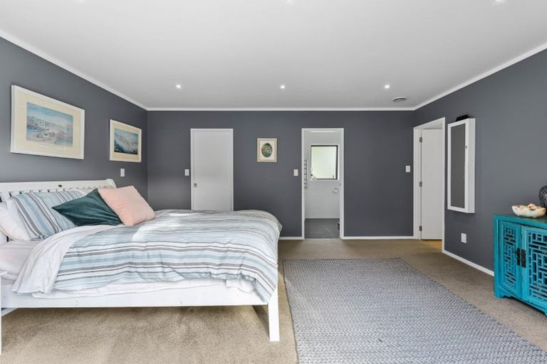 Photo of property in 14 Oldham Place, Browns Bay, Auckland, 0630