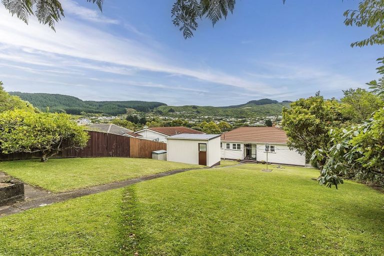 Photo of property in 57 Taylor Terrace, Tawa, Wellington, 5028