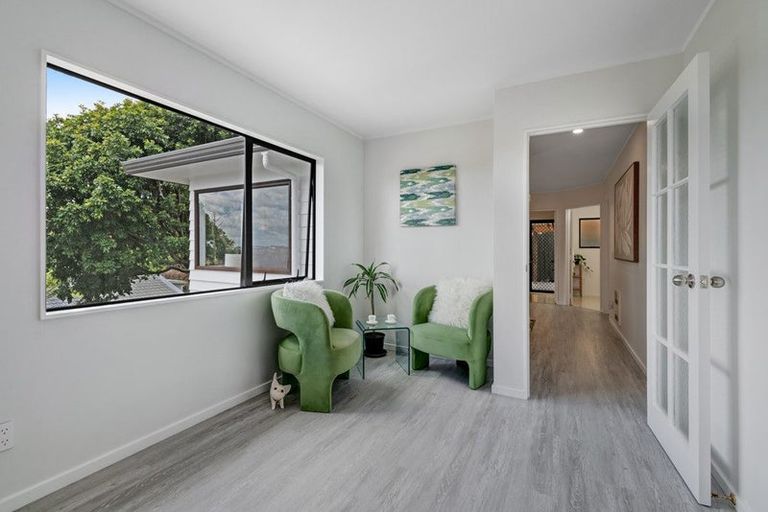 Photo of property in 2/20 Bronzewing Terrace, Unsworth Heights, Auckland, 0632