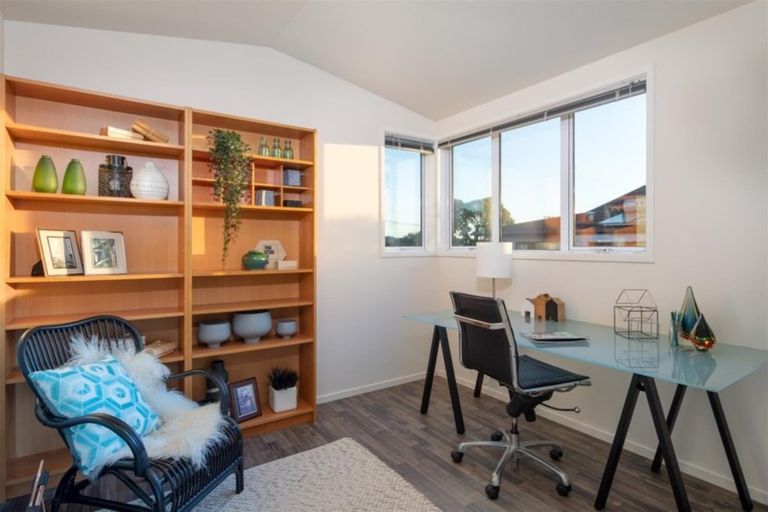 Photo of property in 16 Ridge Road, Waiake, Auckland, 0630