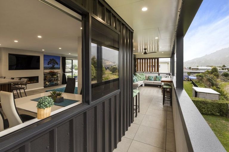 Photo of property in 15 Beach Road, Waikawa, Picton, 7220