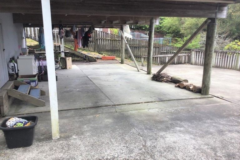 Photo of property in 55 Hobsonville Road, West Harbour, Auckland, 0618