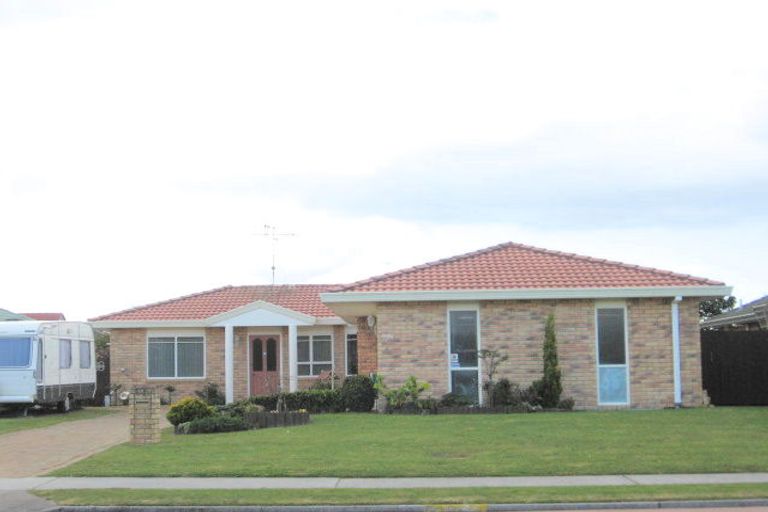 Photo of property in 647 Grenada Street, Papamoa Beach, Papamoa, 3118