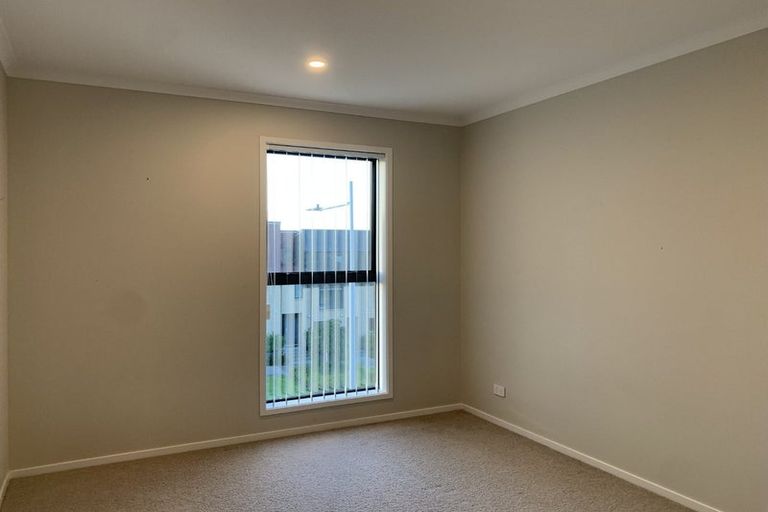 Photo of property in 5/4 Matimati Place, Hobsonville, Auckland, 0616