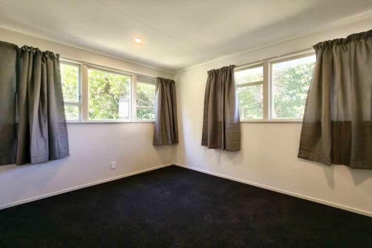 Photo of property in 5 Barnfield Place, Glendene, Auckland, 0602