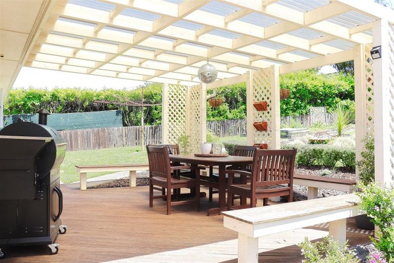 Photo of property in 28 Domain Road, Waipawa, 4210