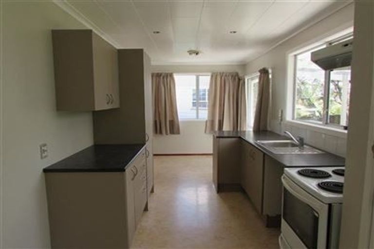 Photo of property in 4 Ballial Place, West Harbour, Auckland, 0618
