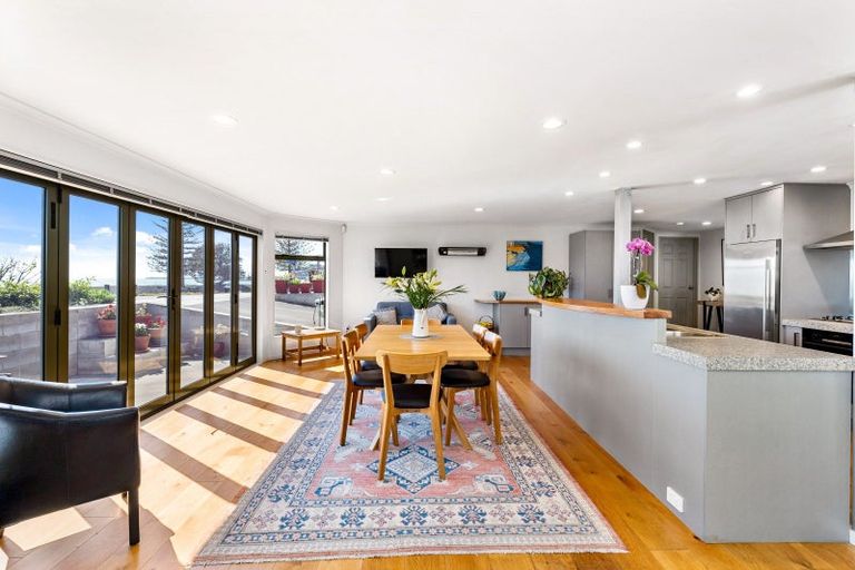 Photo of property in 2 North Terrace, Westshore, Napier, 4110