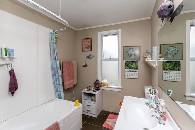 Photo of property in 12 Walsh Road, Westown, New Plymouth, 4310