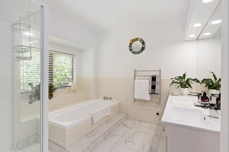 Photo of property in 38 Glenelg Road, Red Beach, 0932
