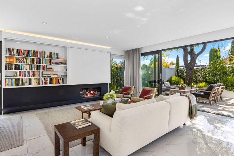 Photo of property in 74 Merivale Lane, Merivale, Christchurch, 8014