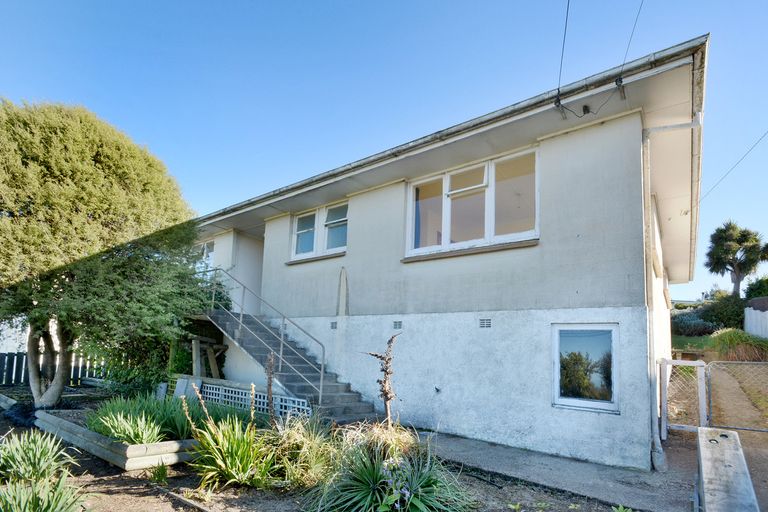 Photo of property in 6 Hanlon Street, Halfway Bush, Dunedin, 9010