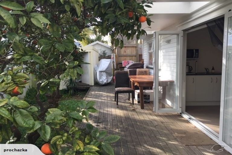Photo of property in 22 Saint Leonards Road, Devonport, Auckland, 0624
