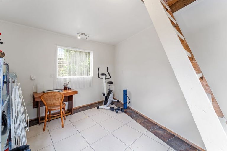 Photo of property in 16a Poplar Road, Stanmore Bay, Whangaparaoa, 0932