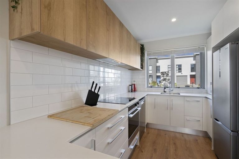 Photo of property in 2 Briddock Way, Swanson, Auckland, 0614