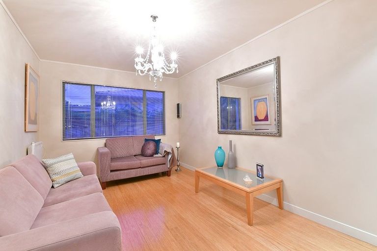 Photo of property in 2/34 Selwyn Crescent, Forrest Hill, Auckland, 0620