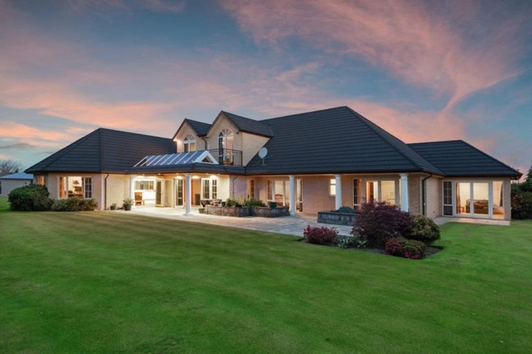 Photo of property in 9 Stonebridge Way, Prebbleton, 7604