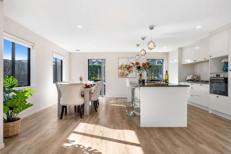 Photo of property in 8 Pakaraka Drive, Papakura, 2110