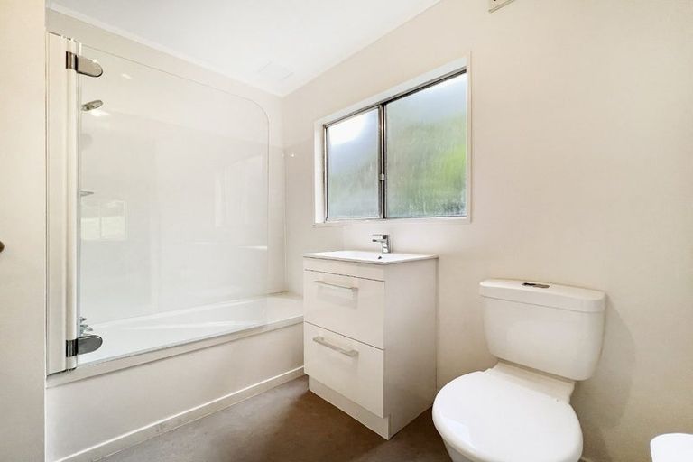 Photo of property in 9 Oldham Way, Crofton Downs, Wellington, 6035