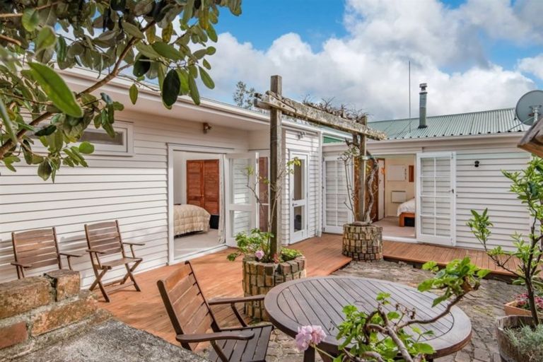 Photo of property in 2/26 Glenvar Road, Torbay, Auckland, 0630