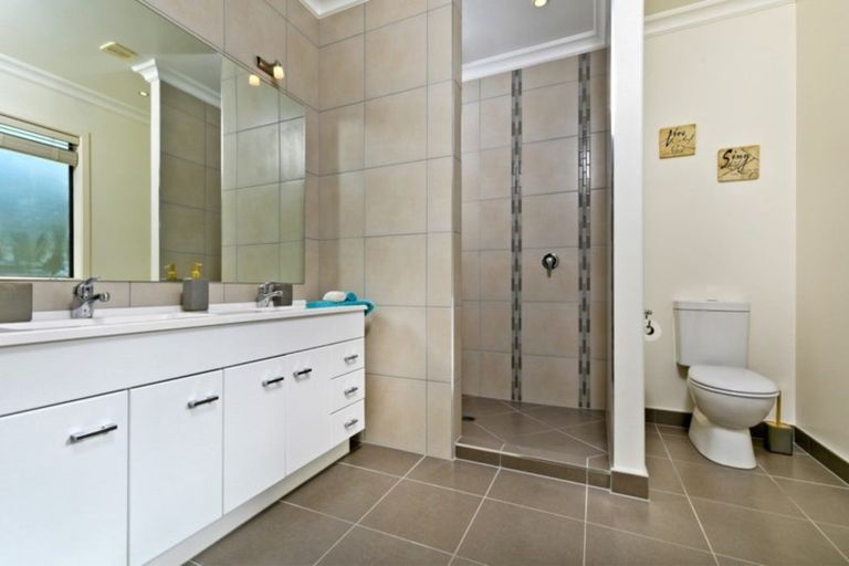 Photo of property in 41 Rautahi Terrace, Redvale, Albany, 0792