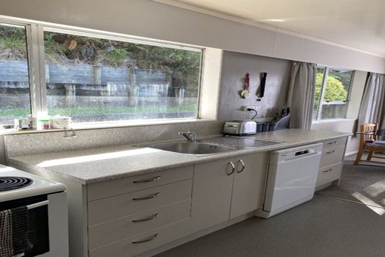 Photo of property in 30 Deller Grove, Silverstream, Upper Hutt, 5019