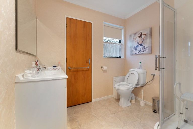 Photo of property in 25 Churchill Street, Levin, 5510