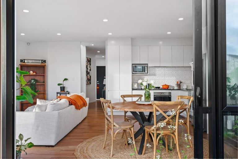 Photo of property in 120 Waekahu Road, Westgate, Auckland, 0814