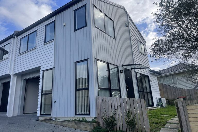 Photo of property in 1/60 Kelman Road, Kelston, Auckland, 0602