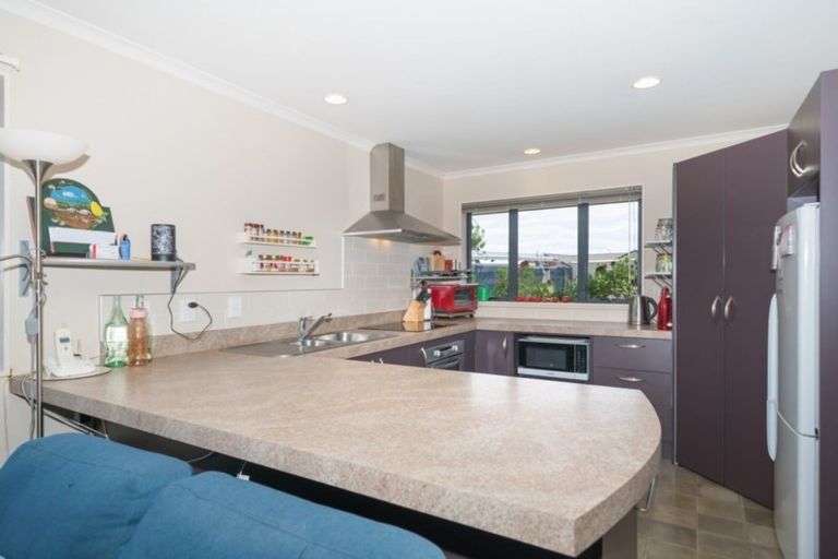 Photo of property in 53 Geneva Terrace, Kelvin Grove, Palmerston North, 4414