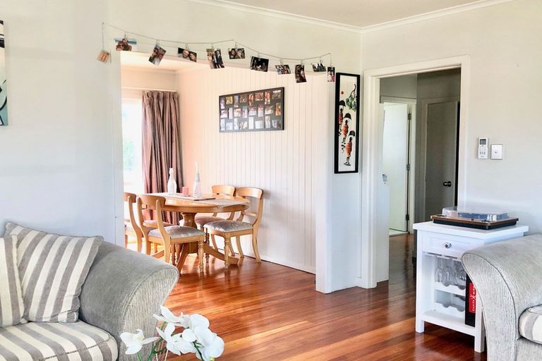 Photo of property in 5 Duncan Avenue, Te Atatu South, Auckland, 0610