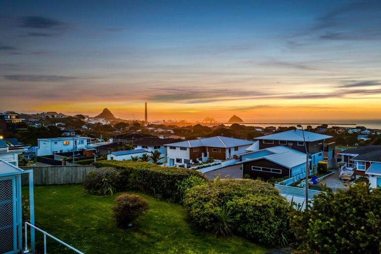 Photo of property in 413 Devon Street West, Lynmouth, New Plymouth, 4310