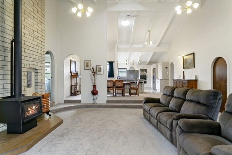 Photo of property in 2 Kew Place, Richmond Heights, Taupo, 3330