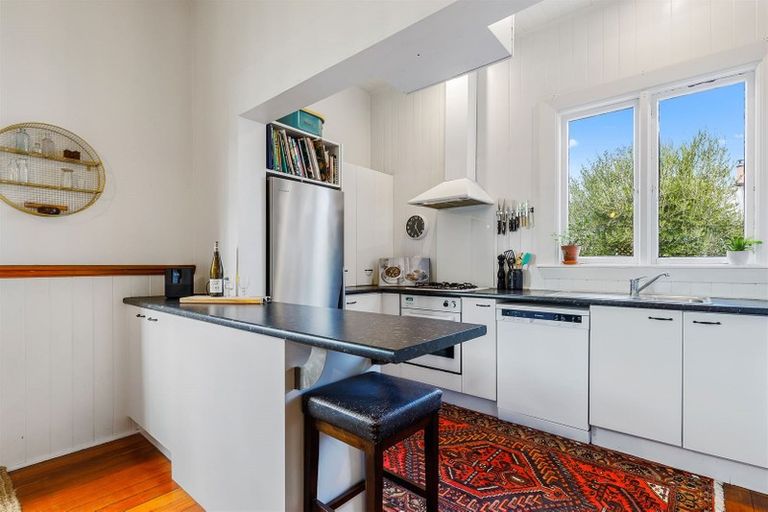 Photo of property in 1/28 Corson Avenue, Beckenham, Christchurch, 8023