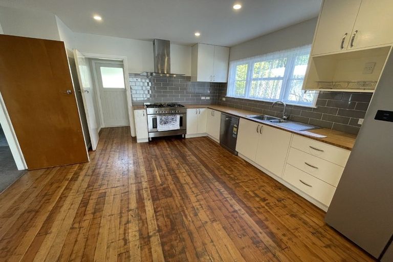 Photo of property in 21 Peel Place, Wainuiomata, Lower Hutt, 5014