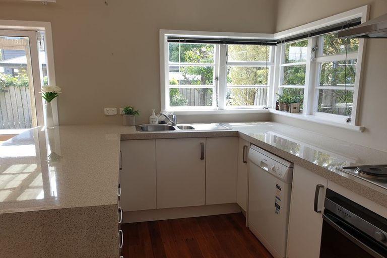 Photo of property in 15 Saint Ronans Avenue, Waterloo, Lower Hutt, 5011