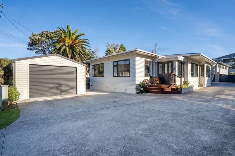 Photo of property in 51 Oxford Street, Tawa, Wellington, 5028