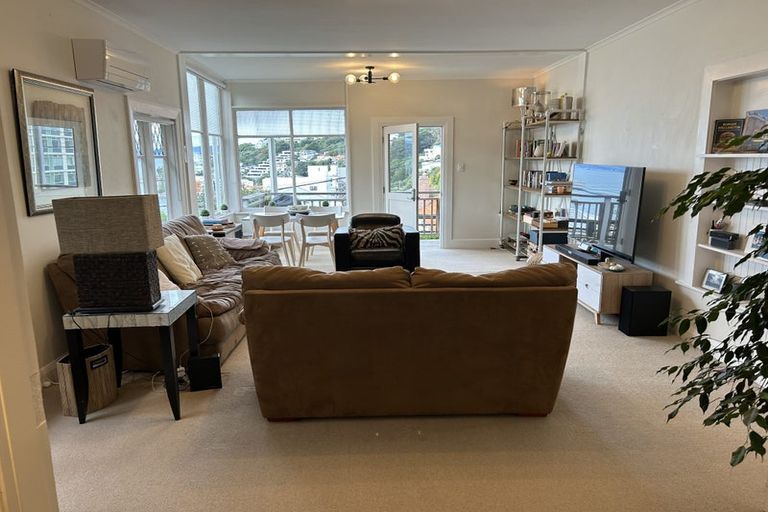 Photo of property in 10 Oriental Terrace, Mount Victoria, Wellington, 6011