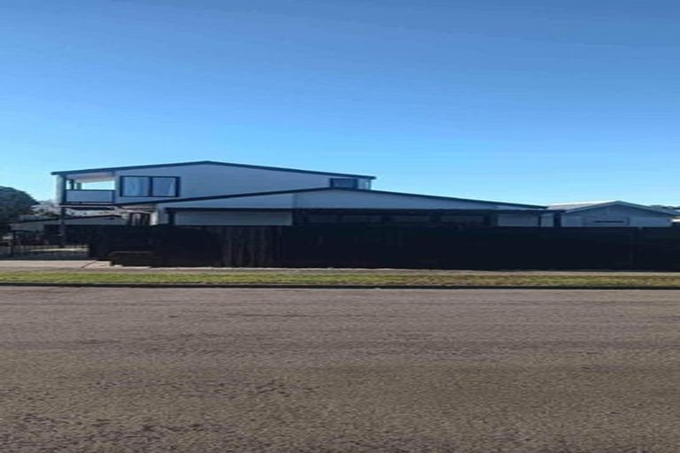 Photo of property in 10 Inca Place, Redwood, Christchurch, 8051