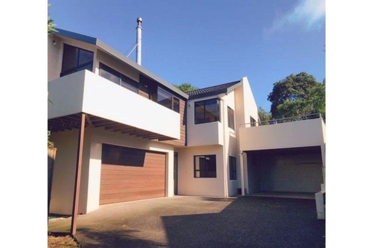 Photo of property in 2/93 Sunnybrae Road, Hillcrest, Auckland, 0627