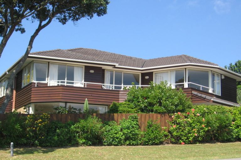 Photo of property in 8 Bournemouth Terrace, Murrays Bay, Auckland, 0630